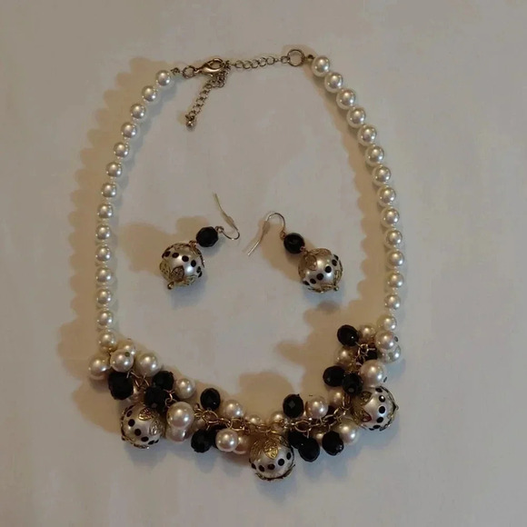 Pearl necklace and matching earrings - Picture 2 of 2